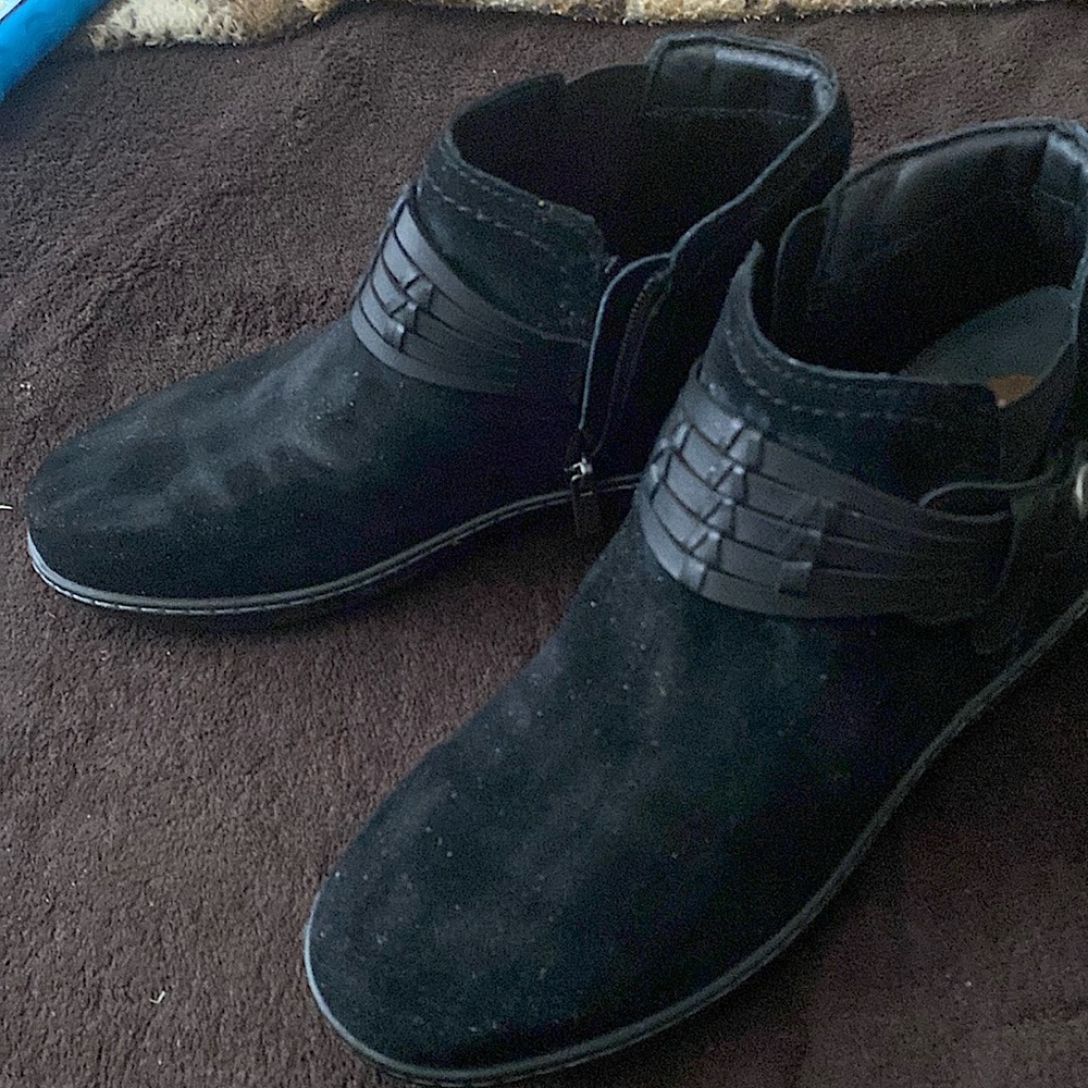 Black suede ankle boots, Size 9 1/2 Medium, only worn twice!